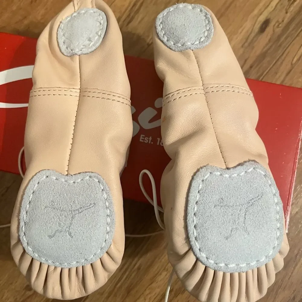 NWT Capezio Pink Dance Slippers Soft Sole